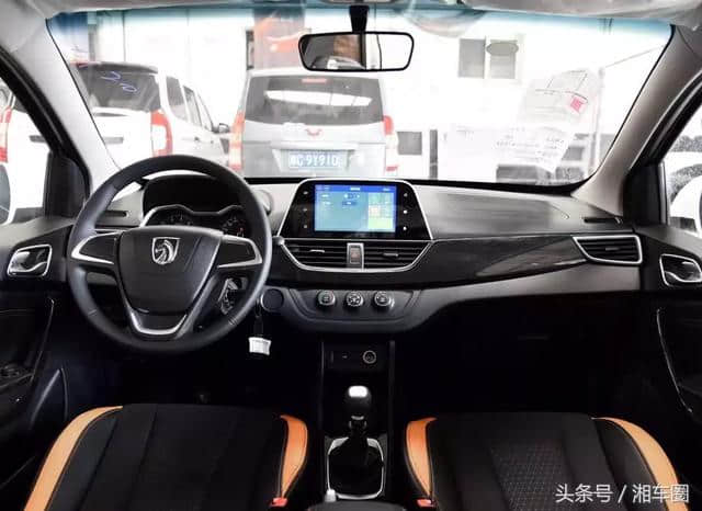 中国最便宜的乘用车，售价3.68W起步，小型车身材，微型车价格