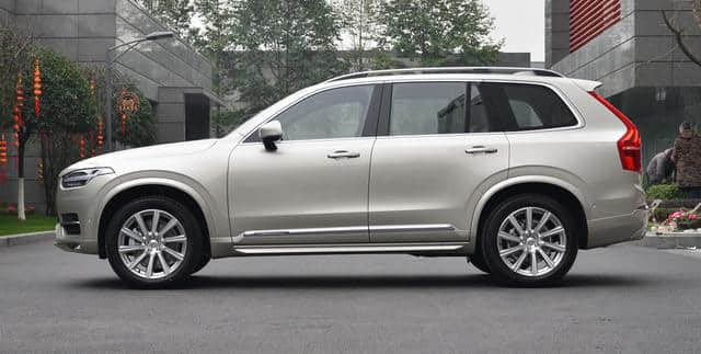 四十万出头预算想买豪华SUV，凯迪拉克XT6和沃尔沃XC90该选谁