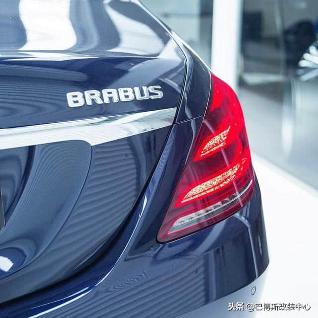 迈巴赫S600改装巴博斯V12发动机最高时速可达400km/h售价高达千万