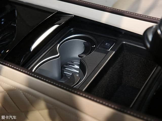 新款迈巴赫S级正式上市 售214.88万元起