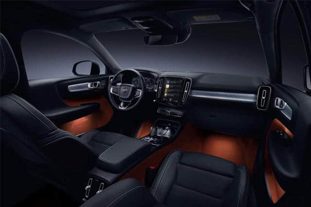 2018款沃尔沃XC40 T5 AWD Momentum海外价格公布