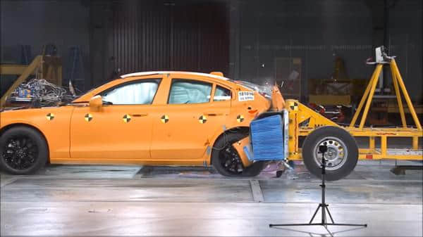 Volvo S60车尾撞击测试满分 坦克“硬实力”还是一等一