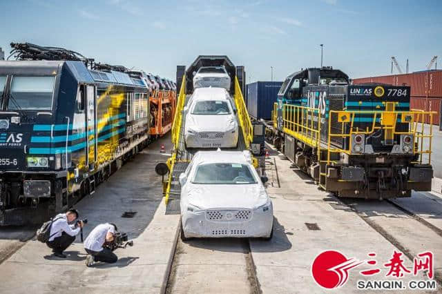 长安号首列沃尔沃“中国造”整车出口专列抵达比利时根特