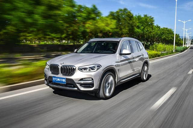 试驾华晨宝马2019款X3 xDrive25i：配置升级、2.0T低功率发动机动力够用