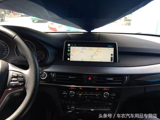 开了几年的宝马X5也可以拥有新车功能，无损升级苹果CarPlay系统
