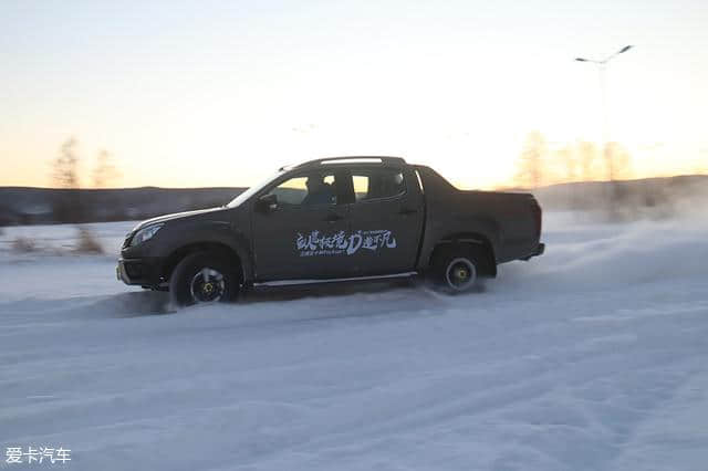 从五十铃D-MAX冰雪试驾中学会冬季用车