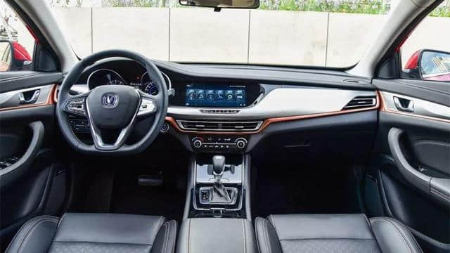 长安全新逸动XT预售7.79万起，国产最美两厢车29号上市