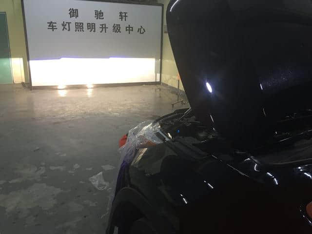 深圳汉兰达改装大灯，海拉5双光透镜+欧司朗氙气灯 汉兰达一站式改装基地
