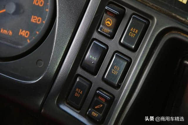 国内唯一搭载19升V10引擎的豪华大巴 逐步消失的广州五十铃Gala
