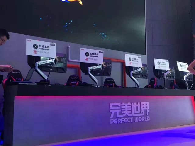 机械革命深海幽灵Z1、深海泰坦X1今日在ChinaJoy发布