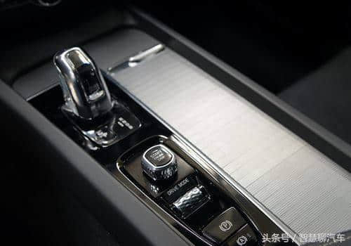 2018款沃尔沃XC60价格正式公布！38万起售 混动版车型油耗超低！