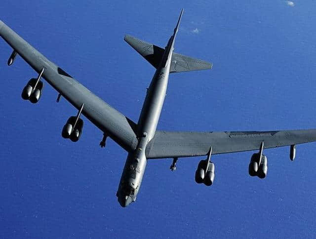 欺负到家门口？美日在东海大秀肉，可带核武的B-52轰炸机叫阵