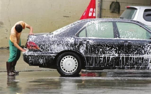 多长时间洗一次车，决定汽车的使用寿命
