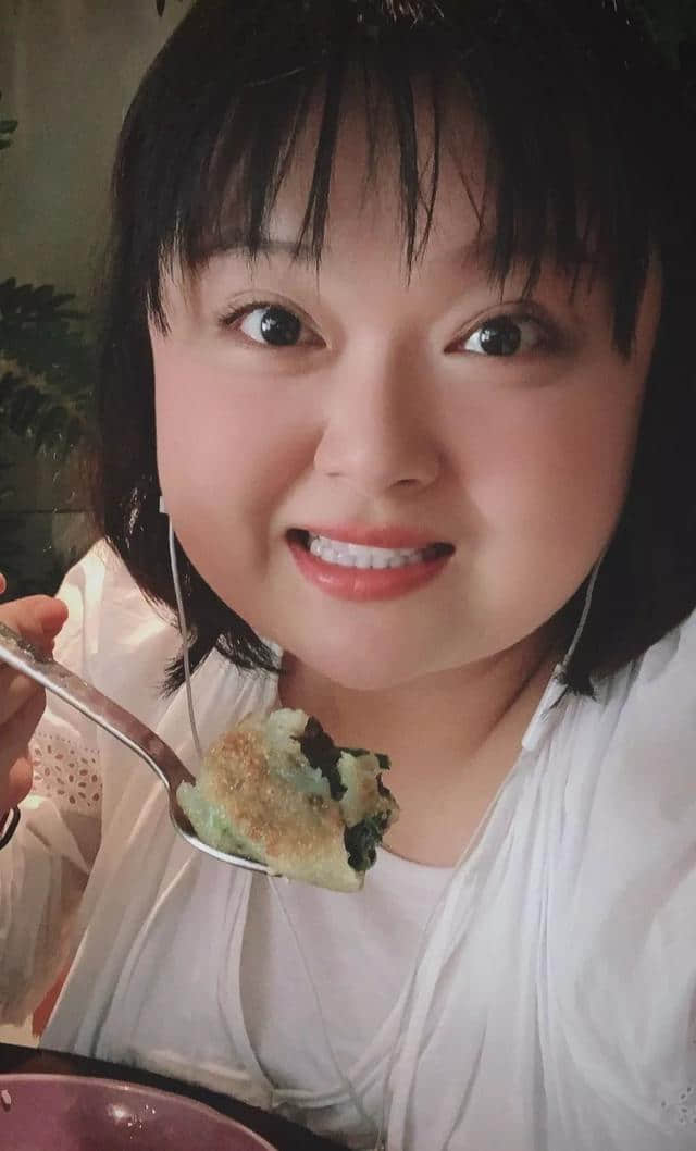 凭身材肥胖获关注！34岁TVB“细细粒”入行十年获封另类宅男女神
