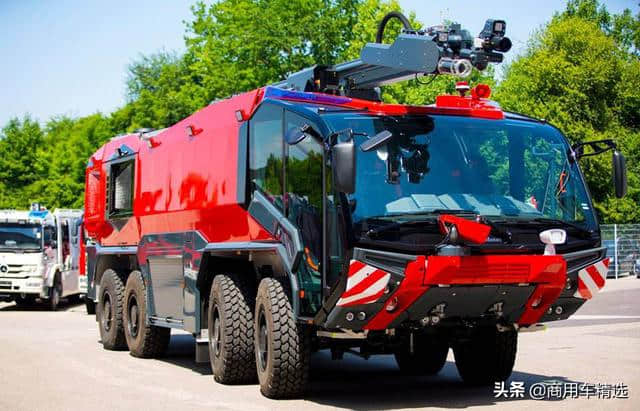 终极烈火战车 双发动机、1400马力！卢森堡亚美洲豹机场消防车