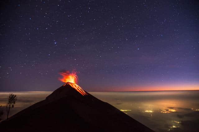 背着TATONKA Yukon登山背包，出发去中美洲的火山徒步旅行