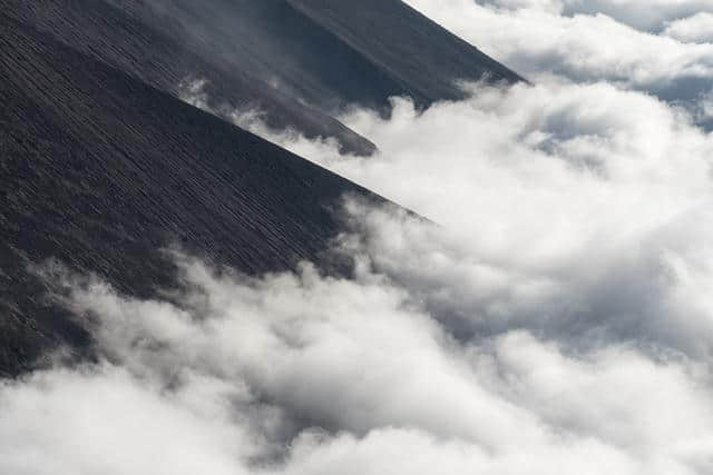 背着TATONKA Yukon登山背包，出发去中美洲的火山徒步旅行