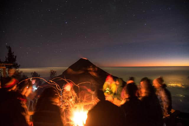 背着TATONKA Yukon登山背包，出发去中美洲的火山徒步旅行