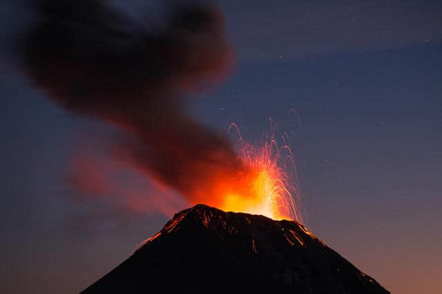 背着TATONKA Yukon登山背包，出发去中美洲的火山徒步旅行