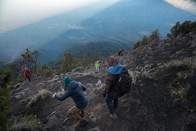 背着TATONKA Yukon登山背包，出发去中美洲的火山徒步旅行