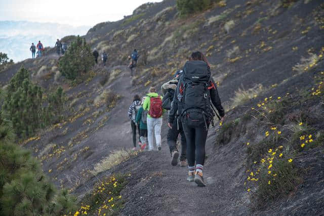 背着TATONKA Yukon登山背包，出发去中美洲的火山徒步旅行