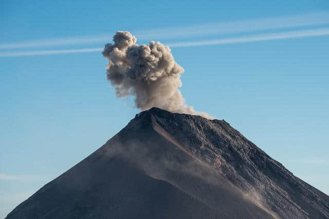 背着TATONKA Yukon登山背包，出发去中美洲的火山徒步旅行