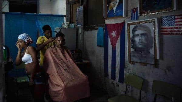沐浴改革春风的古巴青少年！