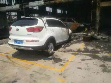 盐城海马汽车4S店突发严重火灾，20余辆汽车被烧毁