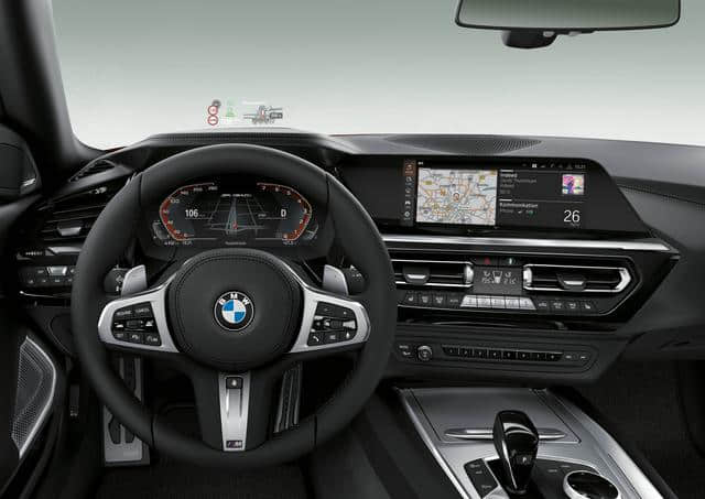 全新一代BMW Z4敞篷跑车亮相圆石滩老爷车展