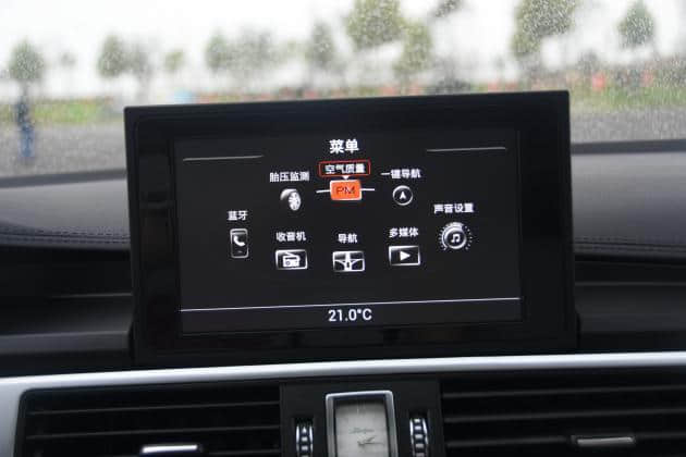 众泰Z700售价9.98万 欢迎试乘试驾