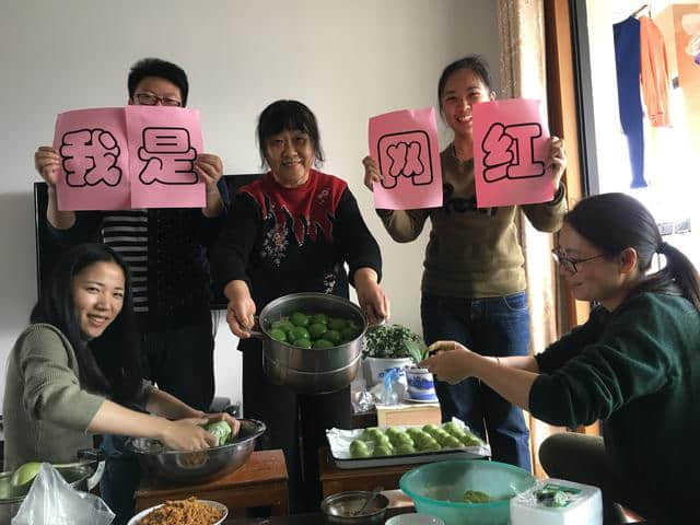 苏州园区湖东海尚社区：社工跟着老苏州学做“网红”青团 品味舌尖上的民俗