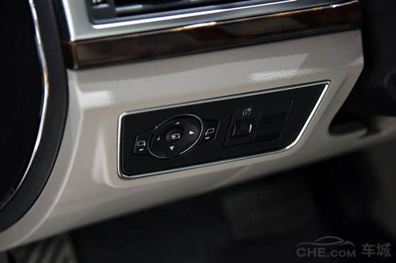 众泰Z700最新报价及图片 共推出7款车型4种配置