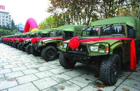 中国新型军车猛士，外观满分，美军悍马都不能与之相比！