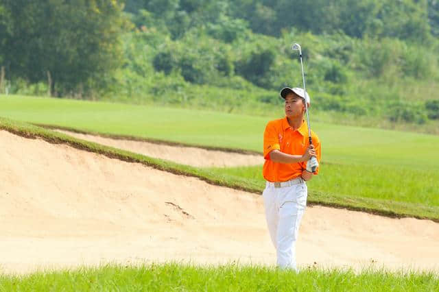 海南高尔夫公开赛业余赛首轮 陈顾新、卓天伟并列领跑