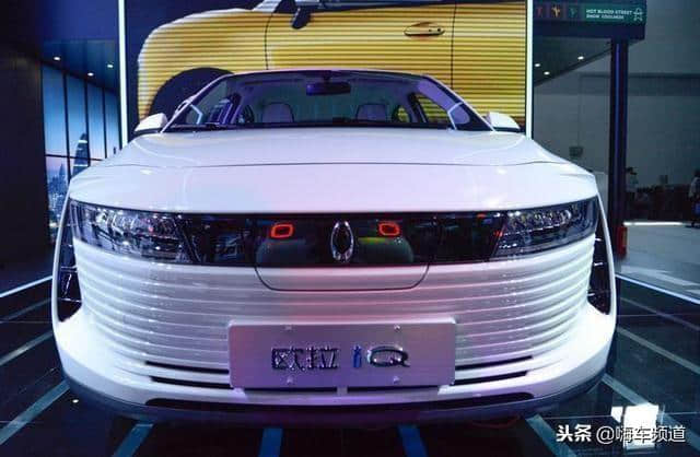 长城首款纯电动汽车欧拉IQ，综合续航里程360公里，轴距为2615mm