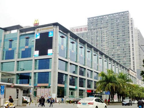 实拍深圳西乡大众广场及五星级酒店恒丰海悦国际大酒店的建筑外观