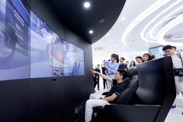近距离接触全球首款量产氢燃料SUV 现代汽车氢愿景馆上海启幕